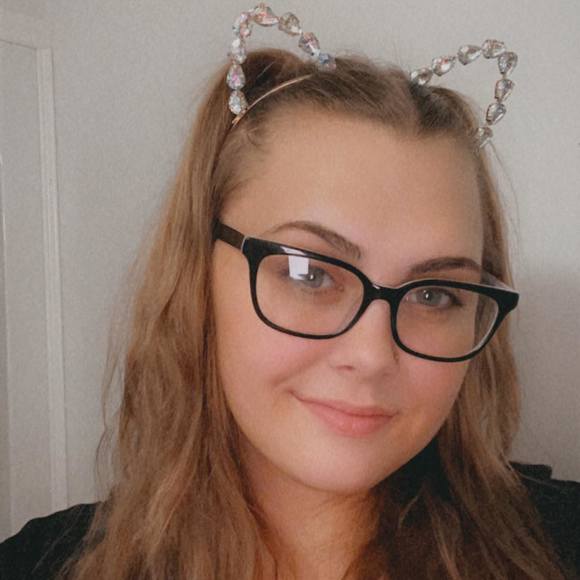 Profile Picture of Hannah Branch (@hannahrenee1415) on Poshmark