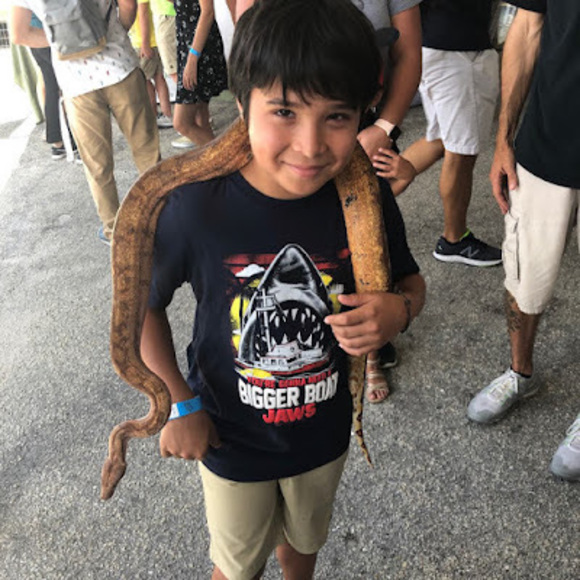 Profile Picture of John Hoyos (@johnghoyos) on Poshmark