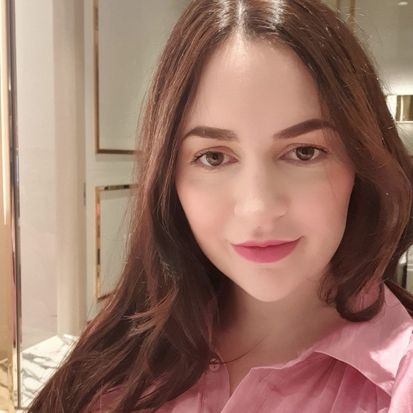 Profile Picture of Angelica Fazio (@sappysista) on Poshmark