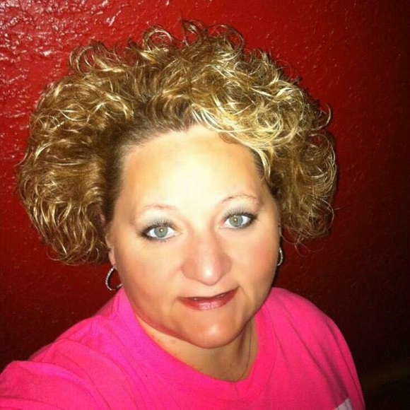 Profile Picture of Kimberlee Hoback (@bkhoback) on Poshmark