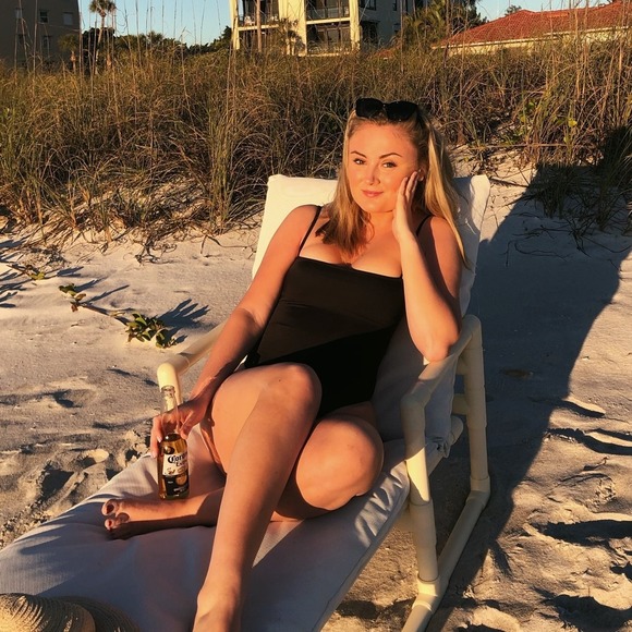 Profile Picture of Quinn Ruby (@quinnkruby) on Poshmark