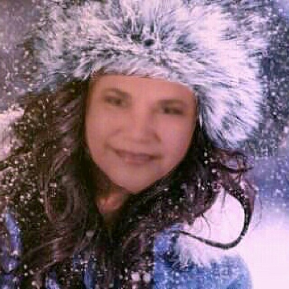 Profile Picture of Josefina Alvarez (@tueresmisueno) on Poshmark