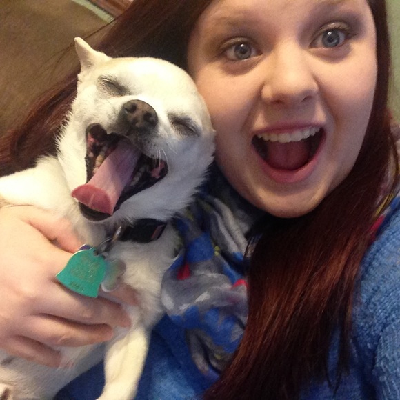 Profile Picture of Katherine Hellickson (@katieleannh) on Poshmark