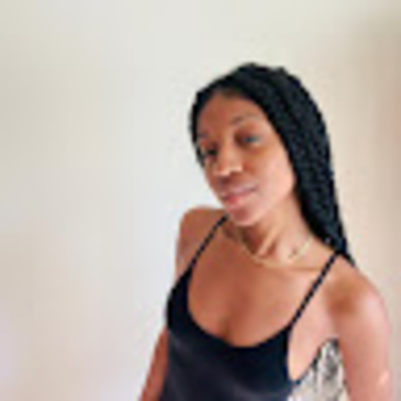 Profile Picture of Shadai Lloyd (@shadailloyd) on Poshmark