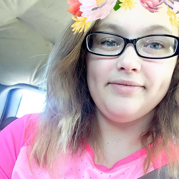 Profile Picture of Amber Mcclain (@a_mcclain16) on Poshmark