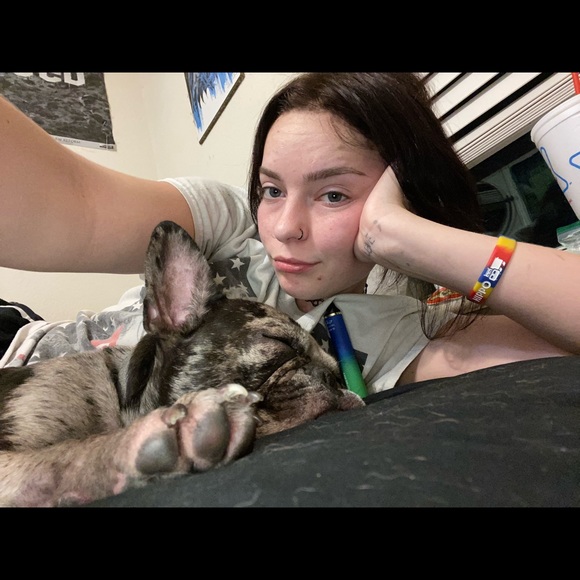 Profile Picture of Elizabeth Reichenau (@er25940) on Poshmark