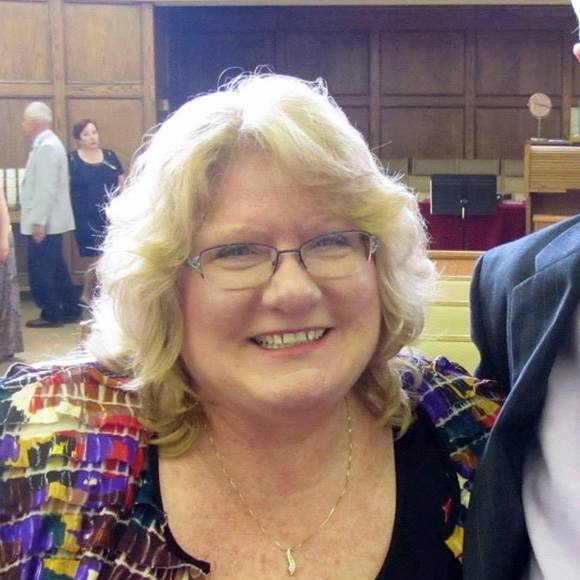 Profile Picture of Alison Voyvodich (@avoyvodich) on Poshmark