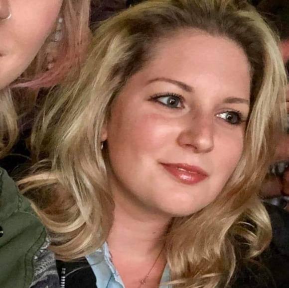 Profile Picture of Meghan Deschner (@meghandeschner) on Poshmark