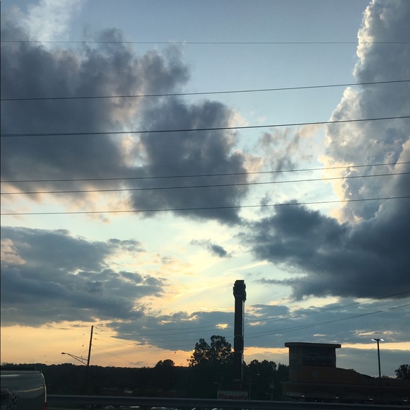 Profile Picture of Elle Meilinger (@ellemeilinger) on Poshmark