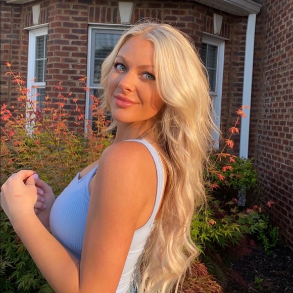 Profile Picture of Michaela Minga (@michaela_minga) on Poshmark