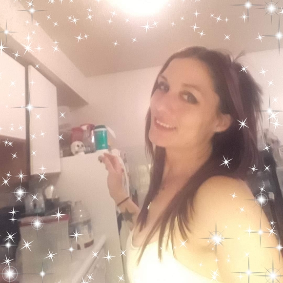 Profile Picture of Georjeanne Baker (@georjeannebaker) on Poshmark