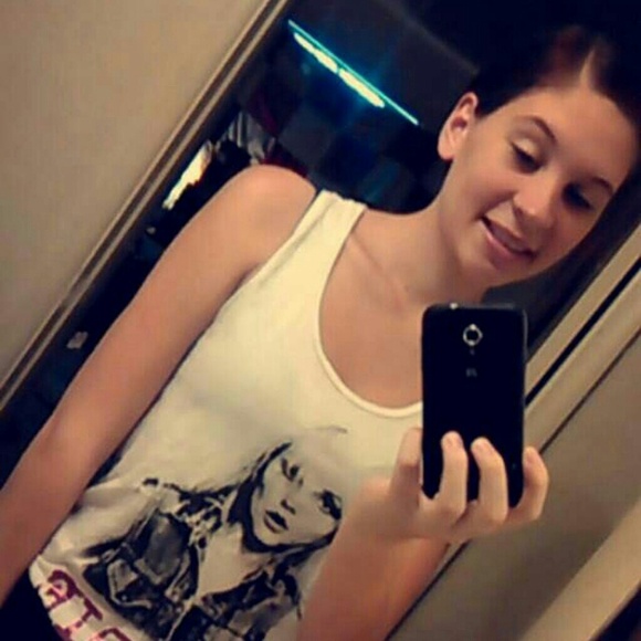 Profile Picture of Natasha Schachinger (@tasha_s) on Poshmark