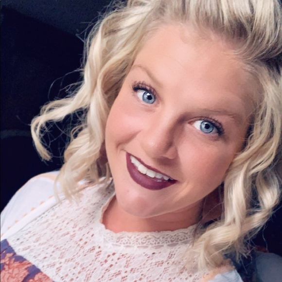 Profile Picture of Heather Jacobson (@ehjacobson15) on Poshmark