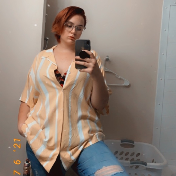 Profile Picture of Ravenn Limbocker (@ravennlimbocker) on Poshmark