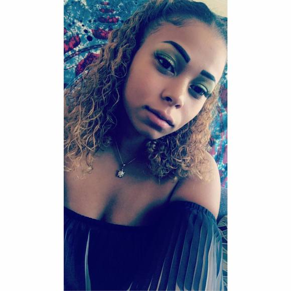 Profile Picture of Mckenna Paul (@mckennapaul323) on Poshmark