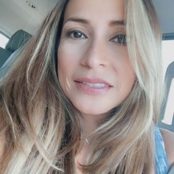 Profile Picture of Melissa Rapalino (@rapalinomelissa) on Poshmark