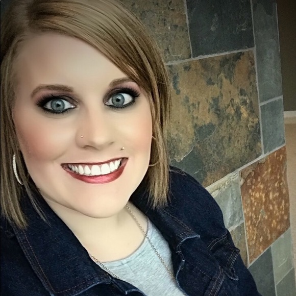 Profile Picture of Rachel Caravello (@rach09ri) on Poshmark