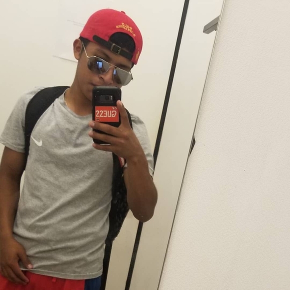 Balux Balux - Poshmark Profile Picture of Balux Balux (@alonzobtzaj) on Poshmark