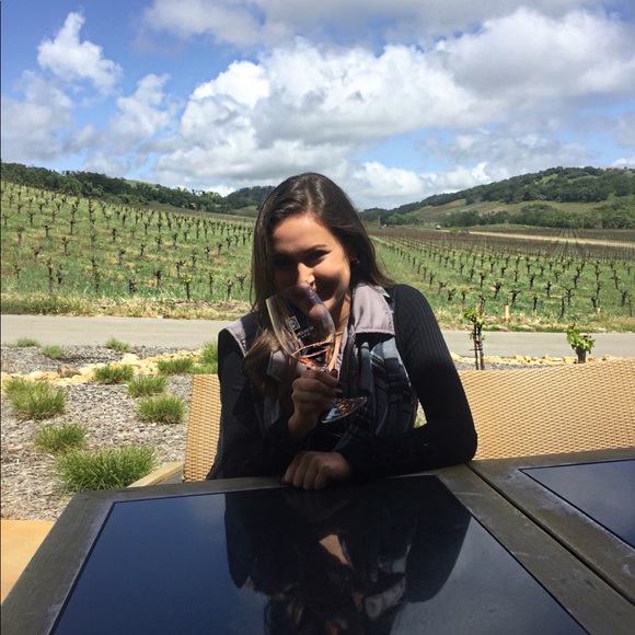 Profile Picture of Alyssa Gorewitz (@alyssagorewitz) on Poshmark