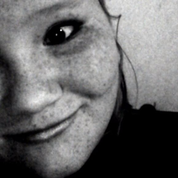 Profile Picture of Christina Dedrick (@cdroxs2001) on Poshmark