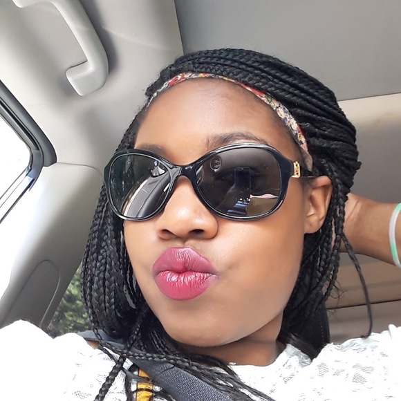 Profile Picture of Adrian Kemp (@adriankemp30) on Poshmark