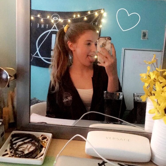 Erika Hallberg - Poshmark Profile Picture of Erika Hallberg (@erika_hallberg) on Poshmark