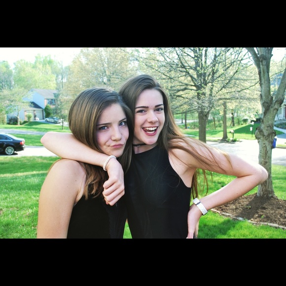 Profile Picture of Lizzy Davis (@lizzydavis05) on Poshmark