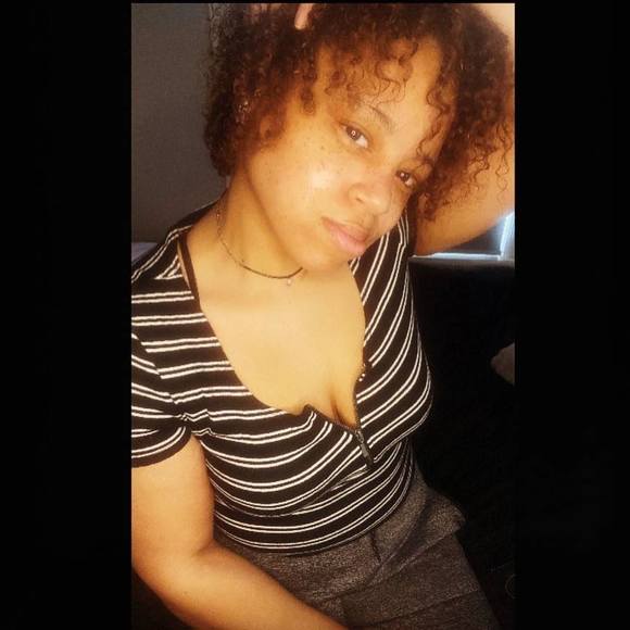 Profile Picture of Eva Nickson (@evalouise27) on Poshmark