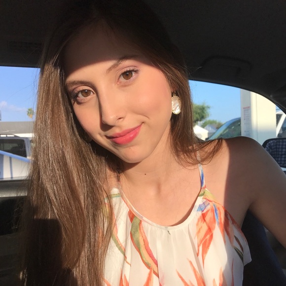 Profile Picture of Izabella Peralez (@izabellasworld) on Poshmark