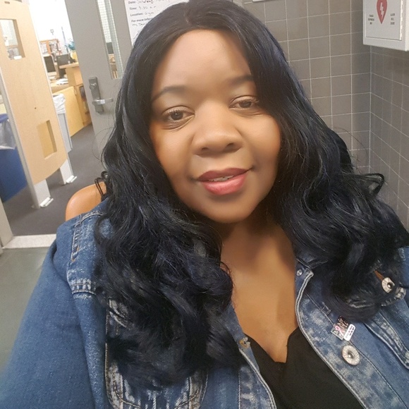 Profile Picture of Denise Browne (@deniserbrowne) on Poshmark