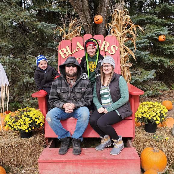 Profile Picture of Stephanie Mikle (@littlestazz01) on Poshmark