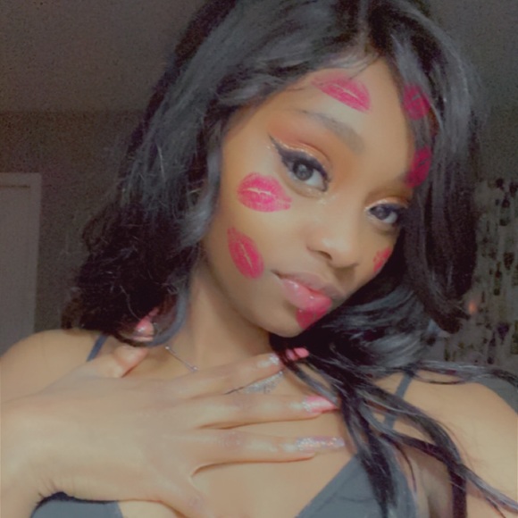 Profile Picture of Jazmyn Washington (@allthtjazzz) on Poshmark