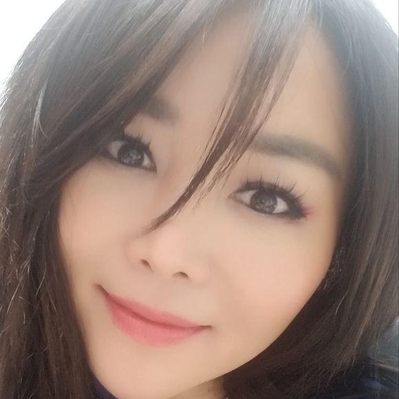 Profile Picture of Insun Sin (@insunchoi75) on Poshmark