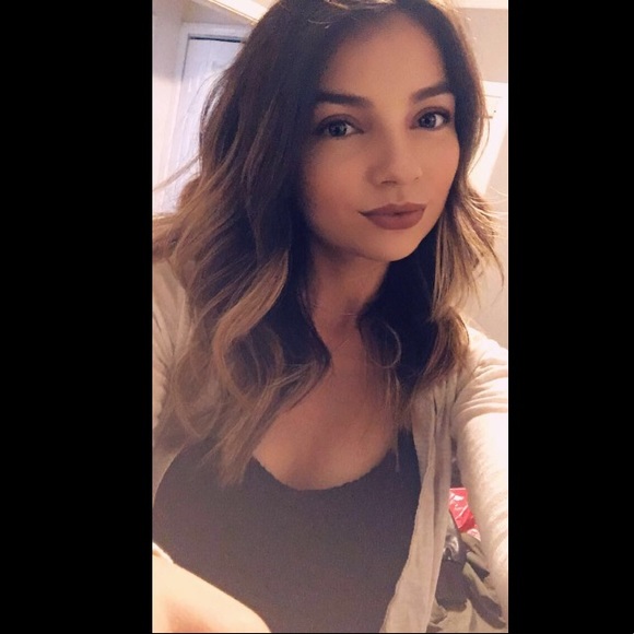Profile Picture of Vianey Guzman (@vianey310) on Poshmark