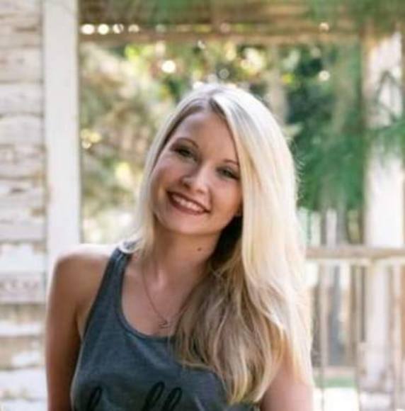 Profile Picture of Sharli Sysouvanh (@sharlisysouvanh) on Poshmark