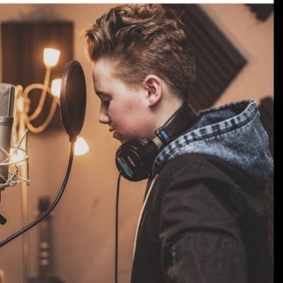 Profile Picture of Megan Hilbert (@jeffreyeliJEM) on Twitter