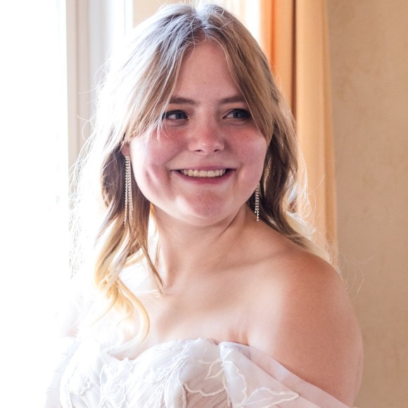 Profile Picture of Madison Aamodt (@madison_aamodt) on Poshmark