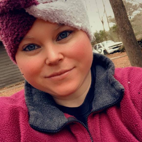 Profile Picture of Nikki Maynard (@nik_38345) on Poshmark