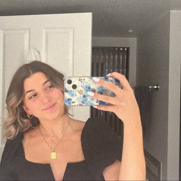 Profile Picture of Melina Colucci (@melinacolucci) on Poshmark