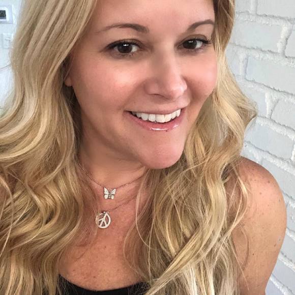 Profile Picture of Kerri Schwartz wilder (@kerrischwart444) on Poshmark