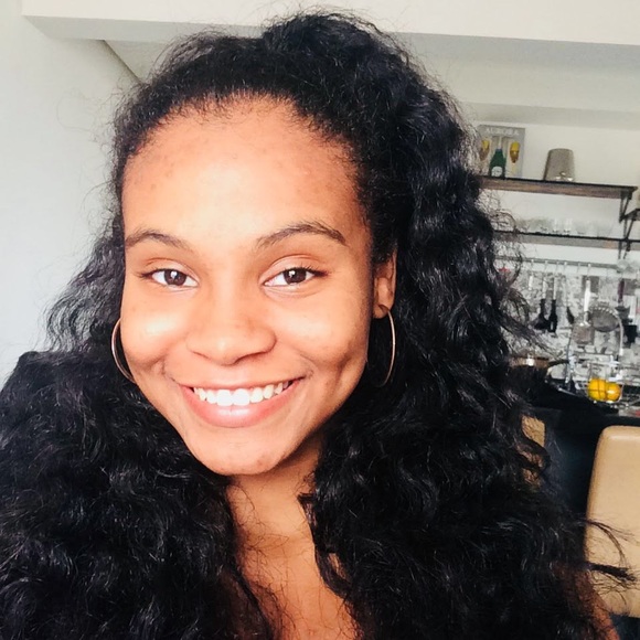 Profile Picture of Agatha Lima (@agathalima) on Poshmark