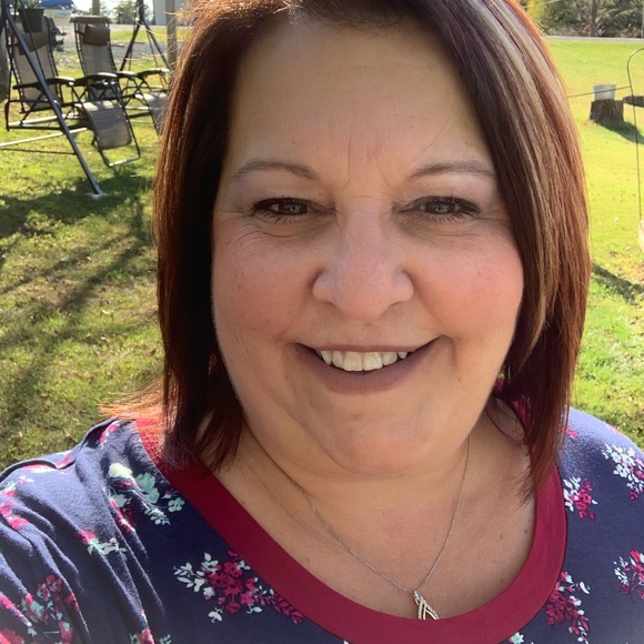 Profile Picture of Angela Nicklow (@anicklow71) on Poshmark