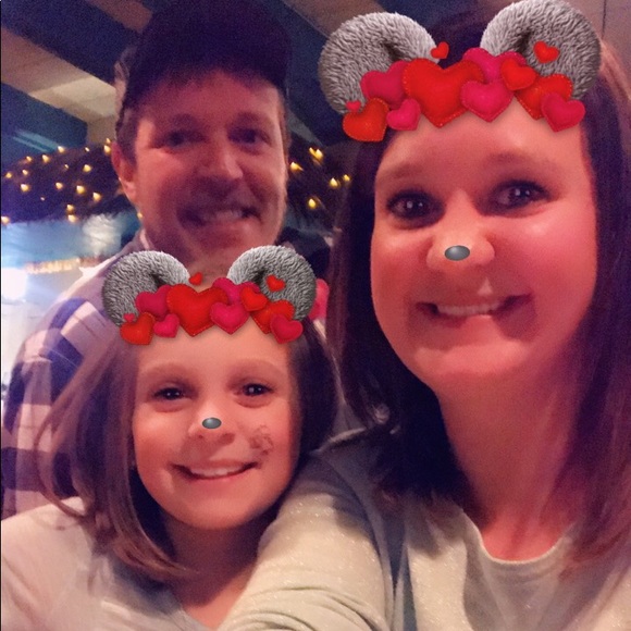 Profile Picture of Andria Rauls (@arauls77) on Poshmark