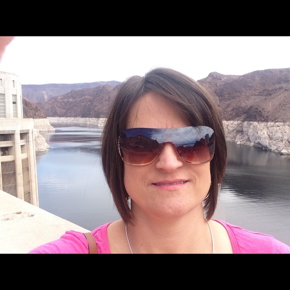 Profile Picture of Sherry Edmonds (@swedwa) on Poshmark