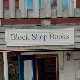 Profile Picture of Reaghan Harris (@reaghanslibrary) on Pinterest