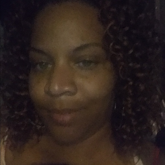Profile Picture of Andreia Stallings (@mzdory1) on Poshmark