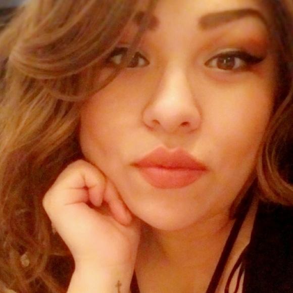 Profile Picture of Cinthia Ramos (@anahyabreo22) on Poshmark
