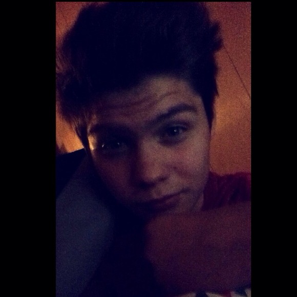 Profile Picture of Hayden Fakes (@ak47fakes) on Poshmark