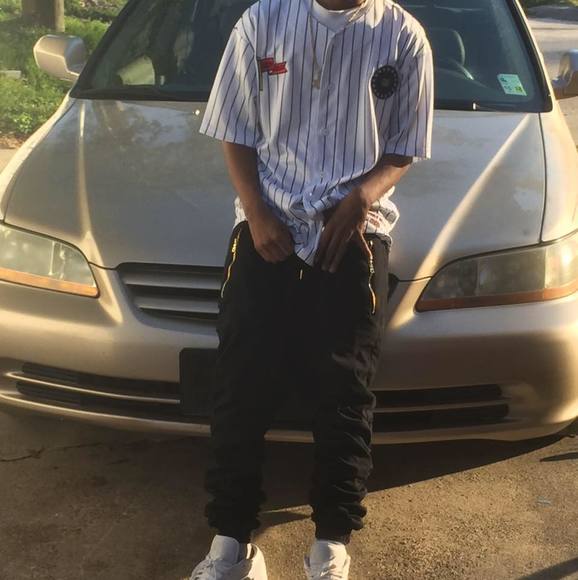 Profile Picture of James Guillory (@jstackzz60) on Poshmark