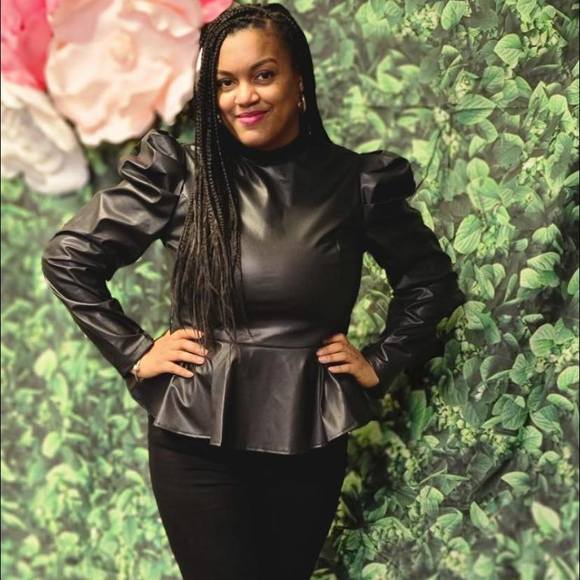 Profile Picture of Regina Atkinson (@loveshe08) on Poshmark